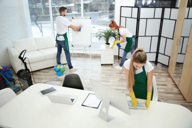 Lý do nên thuê dịch vụ vệ sinh văn phòng giá rẻ tại Hà Nội